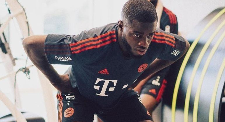 6° lugar - Dayot Upamecano (22 anos) - Zagueiro - Contratado pelo Bayern de Munique - Ex-time: RB Leipzig - Valor da transferência: 42,5 milhões de euros (R$ 259,2 milhões).