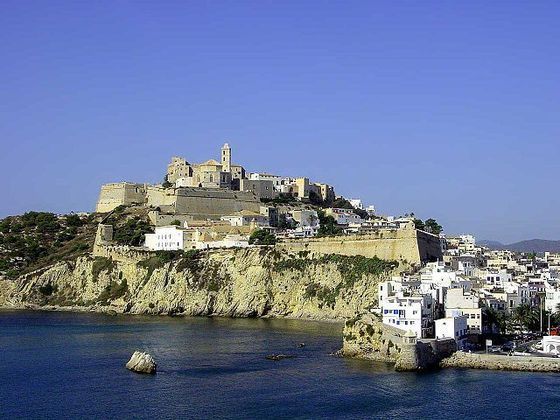 6º Lugar - Ibiza (Espanha) -  Patrimônio Mundial da Unesco, é conhecida pela sua vida noturna agitada (provavelmente uma das mais famosas do mundo) e praias paradisíacas.
