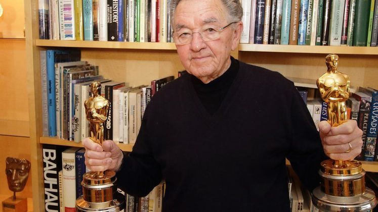 6/4 - Norman Reynolds - Diretor de arte britânico, foi premiado duas vezes com o Oscar por “Star Wars” e “Indiana Jones e os Caçadores da Arca Perdida”. Morreu aos 89 anos ao lado da mulher e das três filhas. A causa não foi divulgada. 