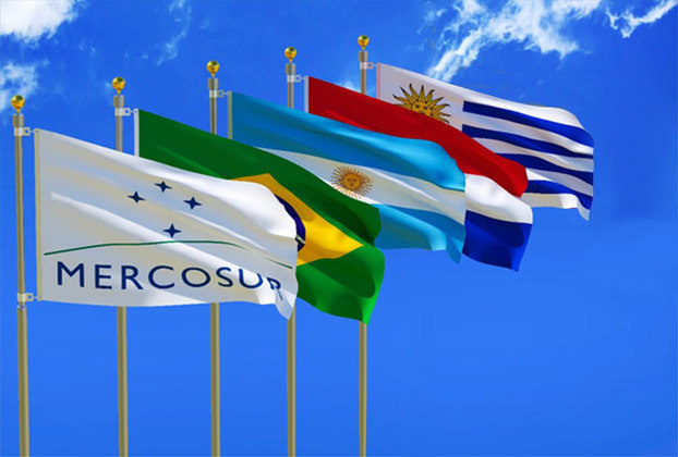 7 de dezembro: Em cúpula realizada no Rio de Janeiro, foi anunciado que a Bolívia passou a fazer parte do Mercosul. 