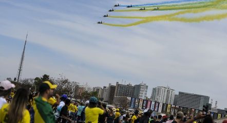 Tradicional desfile militar de 7 de setembro também ocorre neste ano, em Brasília