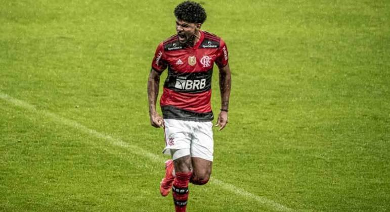 7° lugar: Bruno Viana (zagueiro - 26 anos - Flamengo): queda de 3,5 milhões de euros (R$ 22,6 milhões) / valor de mercado atual: 2 milhões de euros (R$ 12,9 milhões)