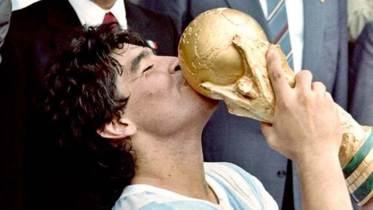 7º lugar: Diego Maradona - 285 participações em gols