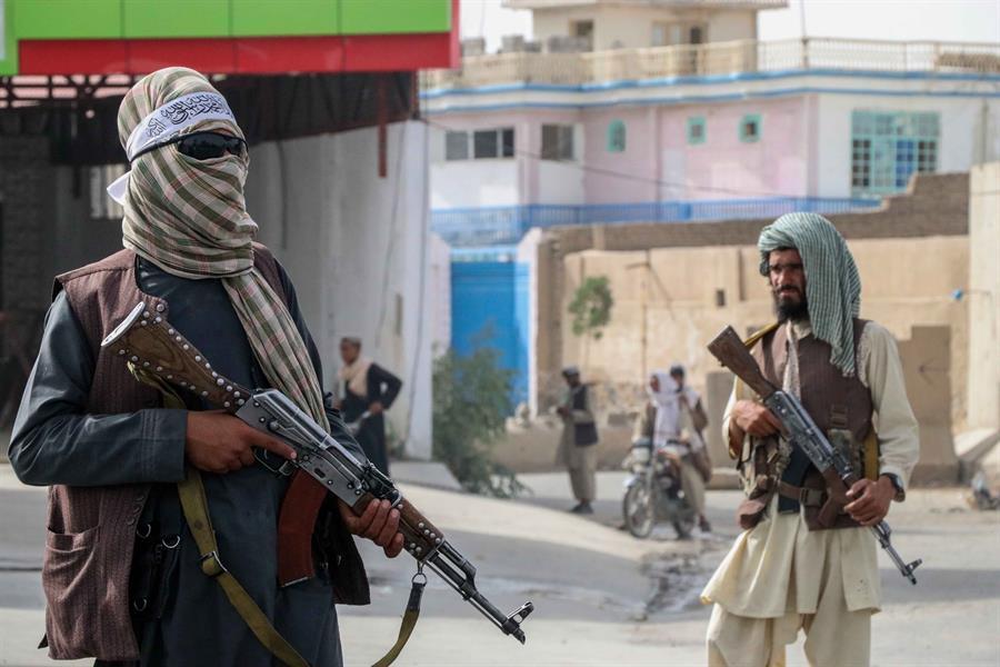 Afegãs lamentam proibição de salões de beleza pelo Talebã