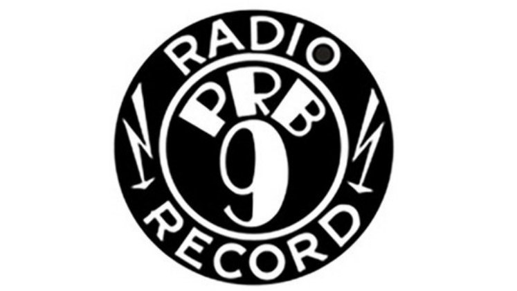 A origem do nome 'Record'O nome emblemático da emissora, ao contrário do que muitos pensam, não teve sua origem a partir da Rádio Record. Na verdade, seu nascimento veio bem antes disso. A sede dos estúdios da rádio ocupava o mesmo espaço que a loja de discos Record. O nome, por sua vez, remete ao termo em inglês 