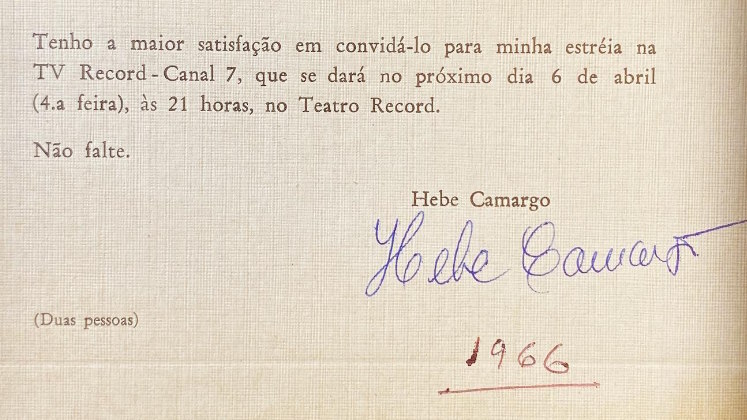 EntrevistasHebe Camargo estreou seu programa de entrevistas ao vivo na Record no dia 6 de abril de 1966, direto do Teatro Record 