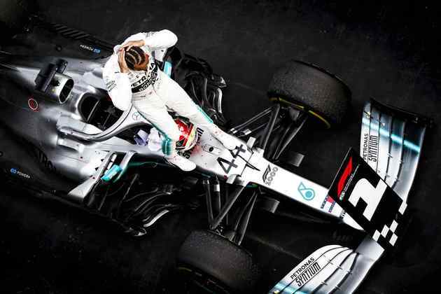 75 - Sem dar chances para a concorrência, Hamilton levou o GP da China de 2019