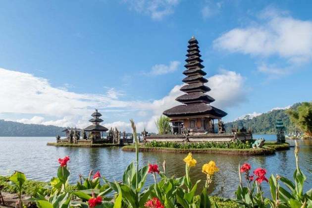 8. Bali, Indonésia (Instagram: 67,4 milhões de menções; TikTok: 24 bilhões) - Bali oferece uma riqueza de cenários de tirar o fôlego, desde as águas cristalinas e praias de areia branca até os exuberantes terraços de arroz e templos tradicionais.