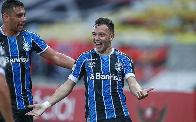 7&ordm; colocado &ndash; Gr&ecirc;mio (37 pontos) &ndash; 22 jogos / 8,9% de chances de 
t&iacute;tulo; 77,9% para vaga na Libertadores (G6); 0,011% de chance de 
rebaixamento