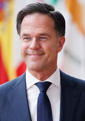 8 de julho: O primeiro-ministro holandês Mark Rutte renunciou ao cargo depois de uma série de discordâncias dentro do governo sobre as políticas migratórias do país. 