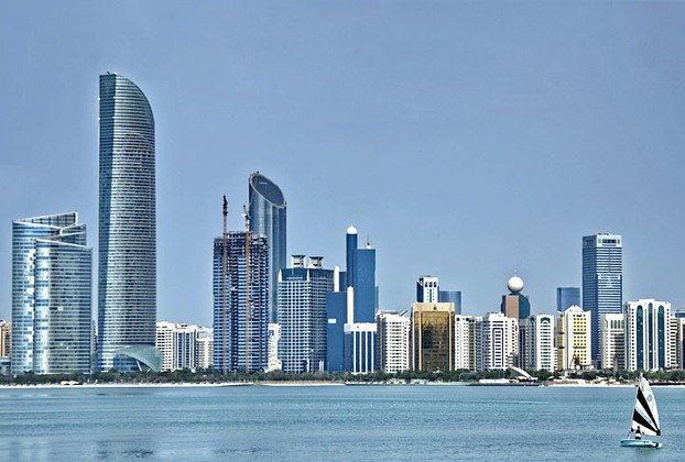 8  - Emirados Árabes Unidos: 78 mil dólares por habitante.