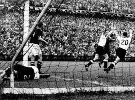 8º lugar: Helmut Rahn (atacante - Alemanha): 10 gols em Copas do Mundo - O jogador representou a Alemanha em dois mundiais. O atacante marcou 6 gols em 1950 e 4 gols na edição de 1954. 
