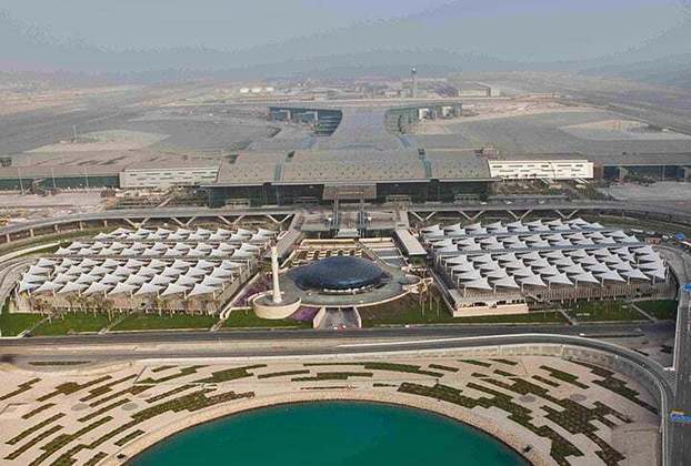 8º - O Aeródromo Internacional de Hamad, em Doha, capital do Qatar, oferece uma pista de 4.877 metros, a maior do Oriente Médio. Ele foi construído para substituir o antigo Aeroporto Internacional de Doha, desativado em maio de 2014.