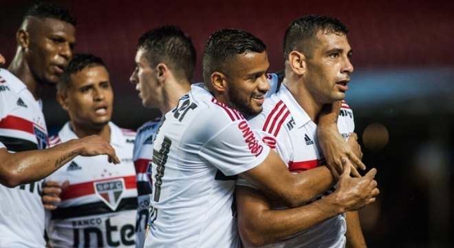 8) São Paulo - 31 jogos - 17 vitórias - 11 empates - 3 derrotas - 66,67% de aproveitamento