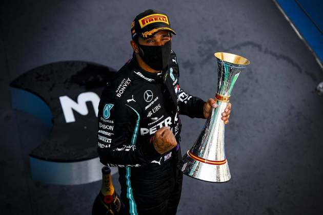 88 - Em uma prova de poucas emoções Lewis Hamilton venceu facilmente em Barcelona