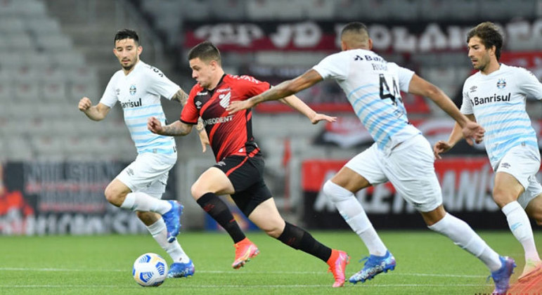 9° colocado - ATHLETICO-PR (30 pontos) - 21 jogos - Título: 0,30% - G6: 29,1% - Rebaixamento: 2,8%