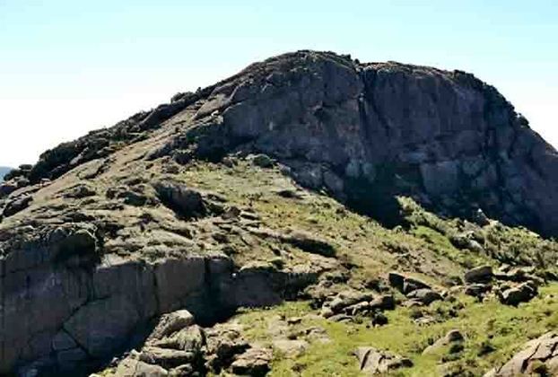 9º - Pedra do Sino de Itatiaia - Serra da Mantiqueira/MG - Altitude: 2.670 metros.