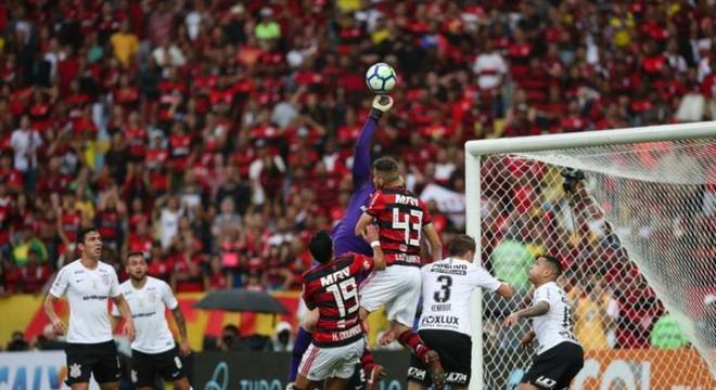 9ª RODADA - Flamengo (20 pontos) - O Rubro-Negro fez 1 a 0 no Corinthians, no Maracanã, e contou com tropeço do São Paulo para abrir quatro pontos de vantagem na liderança