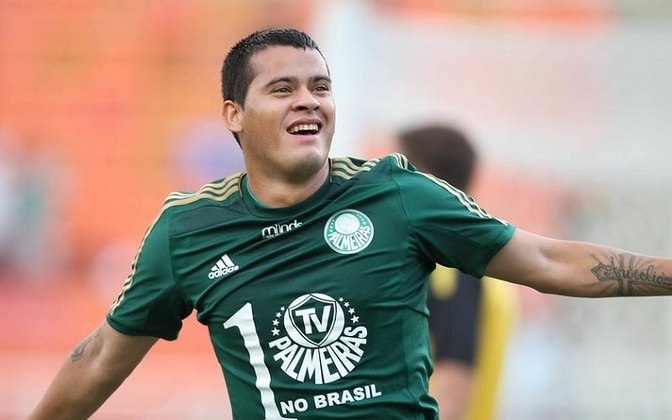 9) William Mendieta - Paraguai - jogou no Palmeiras entre 2013 e 2015 - marcou 7 gols