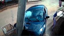 Vídeo: motorista perde controle, bate em poste e quase atropela criança no Entorno do DF