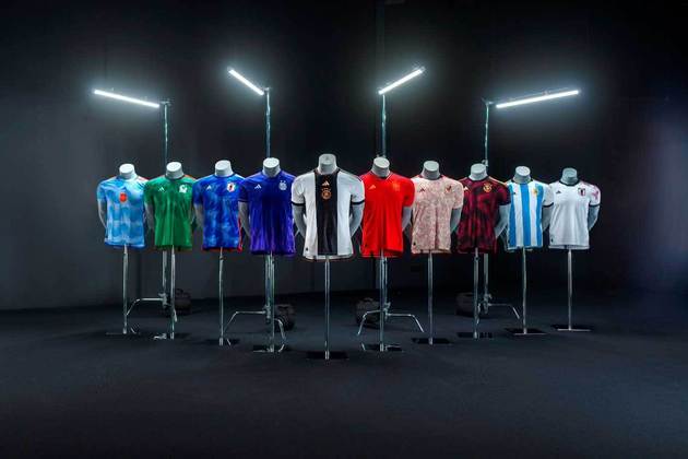A Adidas e a Puma divulgaram nesta segunda-feira (29) novos modelos de camisas das seleções que participarão da Copa do Mundo de 2022, no Qatar. 
