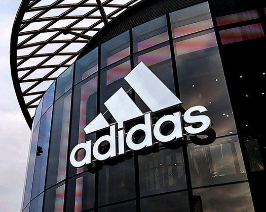 A Adidas suspendeu o contrato de fornecimento de material esportivo para a RUF (União Russa de Futebol).