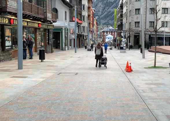 A Andorra é um dos menores países de toda a Europa e tem menos de 90 mil habitantes na região. Entra no Top 10 por ter ficado independente no ano de 1278.