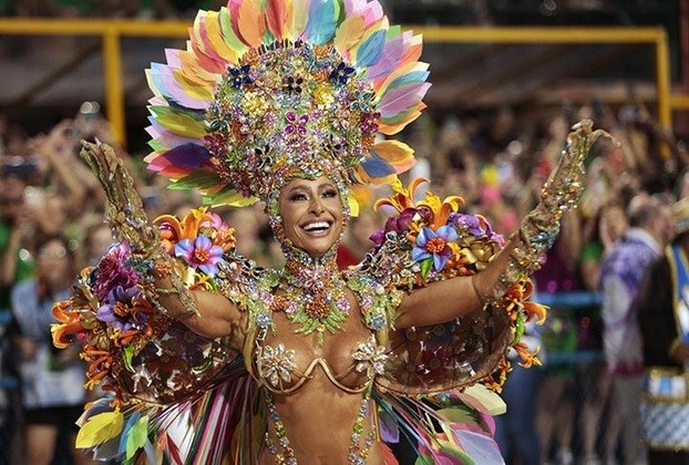  A apresentadora celebra o Carnaval, documentando seus preparativos na série 