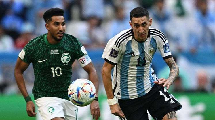 A Argentina se lançou ao ataque buscando o empate, mas enfentava dificuldades com a marcação adversária.