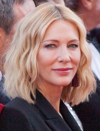 A atriz Cate Blanchett também é adepta dessa mesma técnica de tratamento.