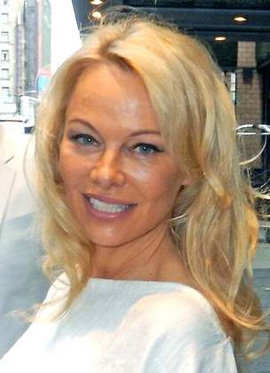 A atriz Pamela Anderson decidiu revelar segredos de sua vida, no livro  