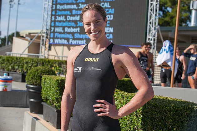 A australiana Emily Seebohm bateu o recorde olímpico dos 100m costa feminino nos Jogos Olímpicos de Londres, em 2012. A nadadora completou a prova com o tempo de 58s23. 	