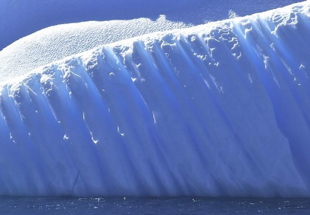 À BBC News, Mike Meredith, da British Antarctic Survey, explicou que os icebergs “são responsáveis por uma mistura muito profunda da água do mar