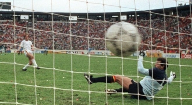 A Bélgica também venceu a única: diante da Espanha, nas quartas de 86