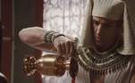 Os egípcios ficaram chocados ao ver sairsangue de jarras com água 