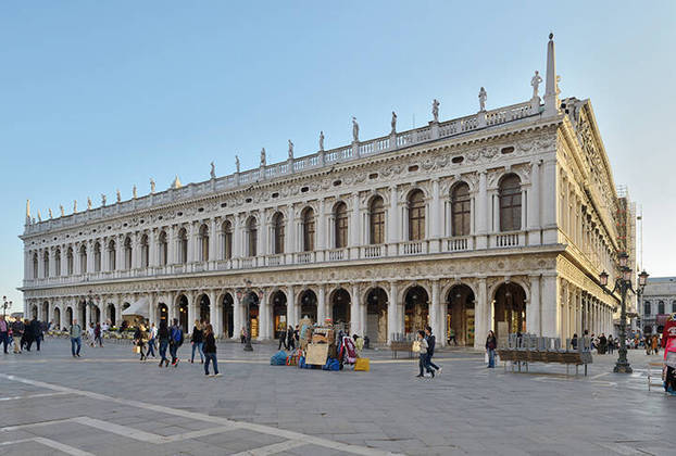 A Biblioteca Marciana é a mais importante biblioteca de Veneza e uma das maiores de Itália. Tem uma das mais ricas coleções de manuscritos do mundo, além de obras impressas, mapas e documentos raros.