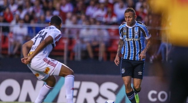 A briga pela última vaga do G4 se mantém intensa. São Paulo e Grêmio ficaram no empate por 1 a 1, no Morumbi, e continuam com a mesma pontuação. Ambos com 59 pontos. Mas, nest