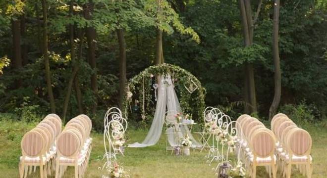 A cadeira medalhão utilizada para cerimônias de casamento