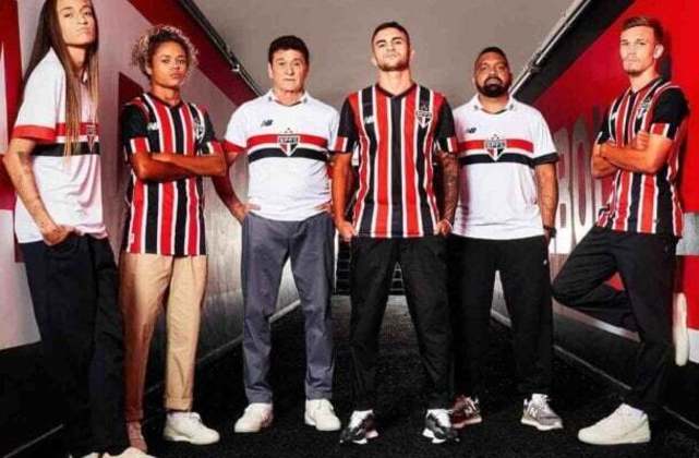 A camisa do São Paulo para a temproada conta também com o novo patrocinador master. O clube trocou a Sportsbet.io pelo Superbet. Divulgação/São Paulo/New Balance