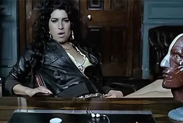 A canção Rehab foi a produção mais marcante de Winehouse em ‘Back to Black’. A música foi baseada nas tentativas de seus empresários de interná-la em uma clínica de reabilitação devido ao seu vício com o álcool. 