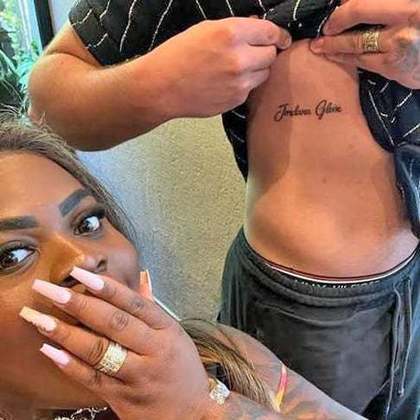 A cantora, aliás, comentou que o ex, Lucas Souza, fez tatuagem dela. Eles terminaram em outubro: 