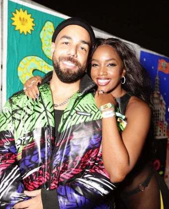 A cantora Iza anunciou a separação do produtor musical Sérgio Santos, em outubro. Eles estavam casados desde dezembro de 2018, após pouco mais de um ano de namoro.