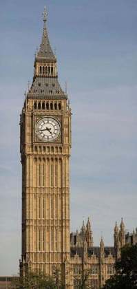 A capital da Inglaterra, Londres, se destaca com atrações imperdíveis, que são cartões postais da Europa, como a Torre do Big Ben, a roda gigante London Eye e o Palácio de Buckingham, entre outros locais mundialmente famosos.