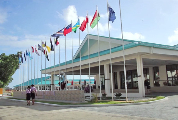 A capital é Funafuti, o atol com maior população do país: cerca de 4.500 pessoas.