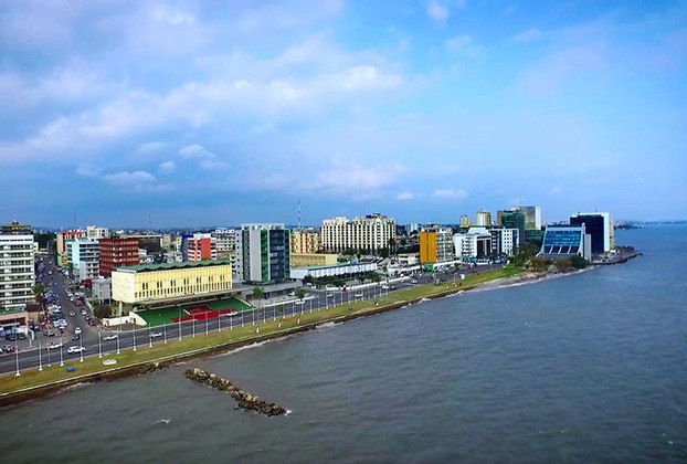 A capital, Libreville, foi construída sobre colinas que se estendem até pequenos rios que correm para o estuário do Gabão. A cidade concentra 1/3 da população do país. São 578 mil habitantes 