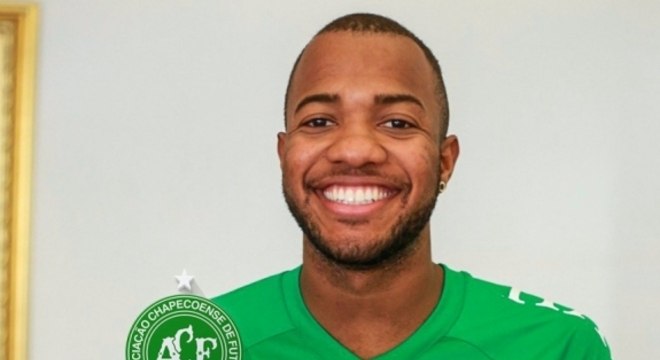 A Chapecoense oficializou a contratação do atacante Victor Andrade, de 22 anos. O jogador chega em contrato de empréstimo até junho de 2019.