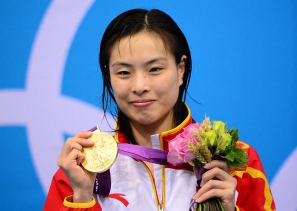 A China só estreou nos Jogos de 1952 e foi se tornando uma potência. É o país asiático com mais medalhas (546). Com sete medalhas olímpicas (cinco ouros, uma prata e um bronze), Wu Minxia é a atleta da China mais premiada nos Jogos. Aposentada, ela competia nos saltos ornamentais