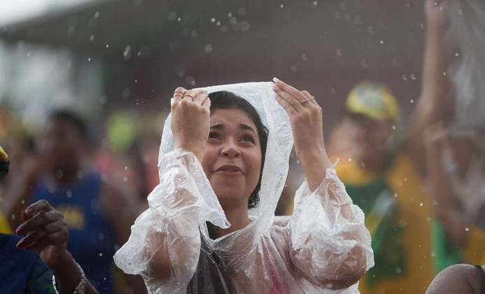A chuva trouxe boas energias para a Seleção Brasileira no segundo tempo da partida.