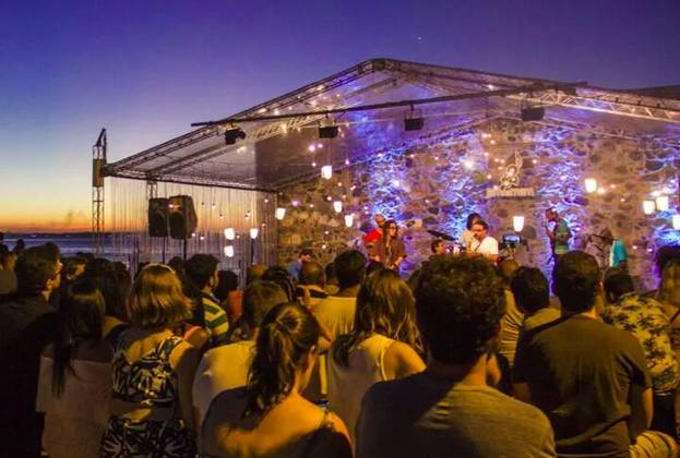A cidade abriga festivais culturais, como o Festival de Jazz de Salvador. Todo mês de julho, o evento, que acontece no Parque da Cidade, reúne artistas de jazz de todo o mundo.
