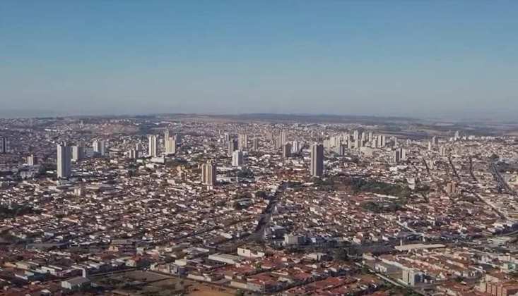 A cidade de Franca, no interior de São Paulo, completa 197 anos neste 28 de novembro. Conhecida como a  Capital dos Calçados Masculinos, ela faz parte da lista dos principais polos industriais do Brasil.